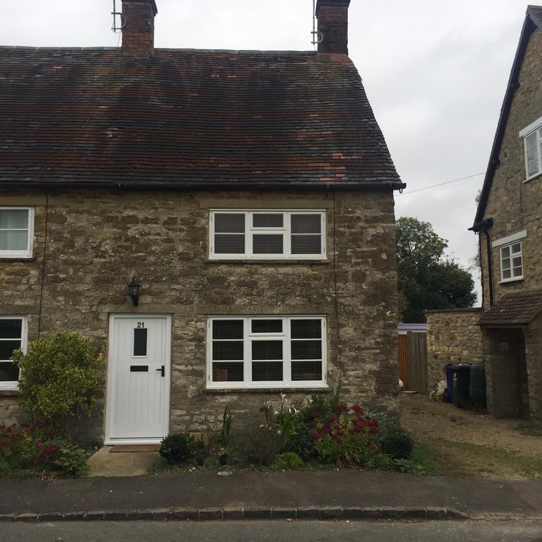 Cottage On The Green Brackley  Exterior photo